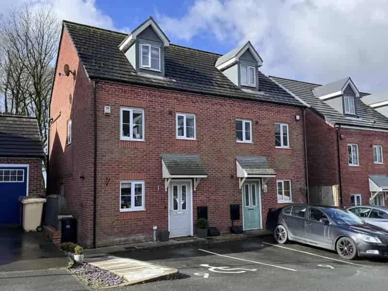 3 Bedroom Townhouse for Sale in Lostock