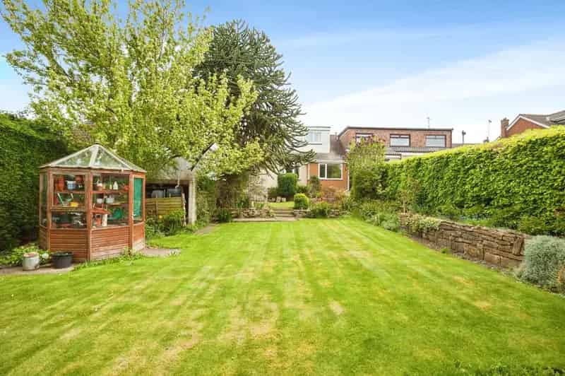 3 Bedroom Semi Detached House for Sale Kirkhamgate WF2