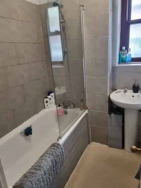Spacious 2 Bedroom Ground Floor Flat With Patio and Garden Access
