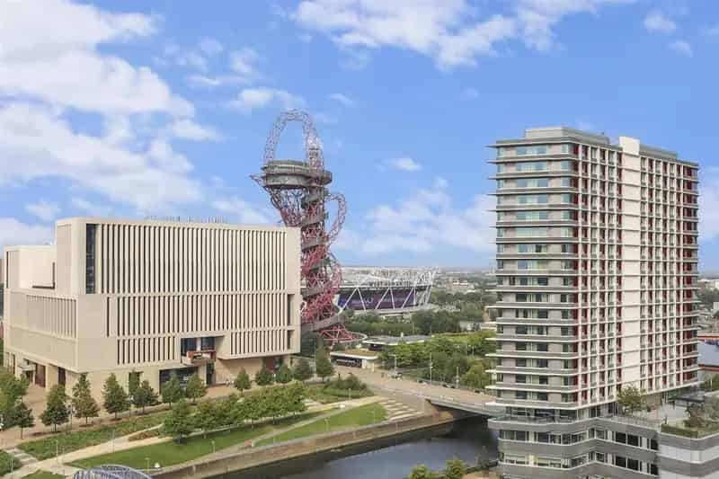 2 Bedroom Flat Stratford Stunning Views Modern Living Parking Gym Concierge