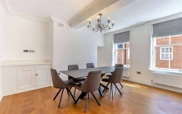 Lord Byron's Residence:  Historic Nottingham Home with Modern Amenities