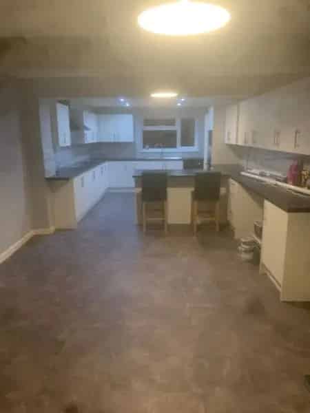 6 Bed House Large Garden Summer House 3 Bathrooms