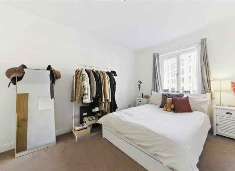 Flat For Sale in Webber Street, London, England