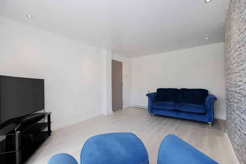 2 Bed Semi-Detached House Requiring Modernisation