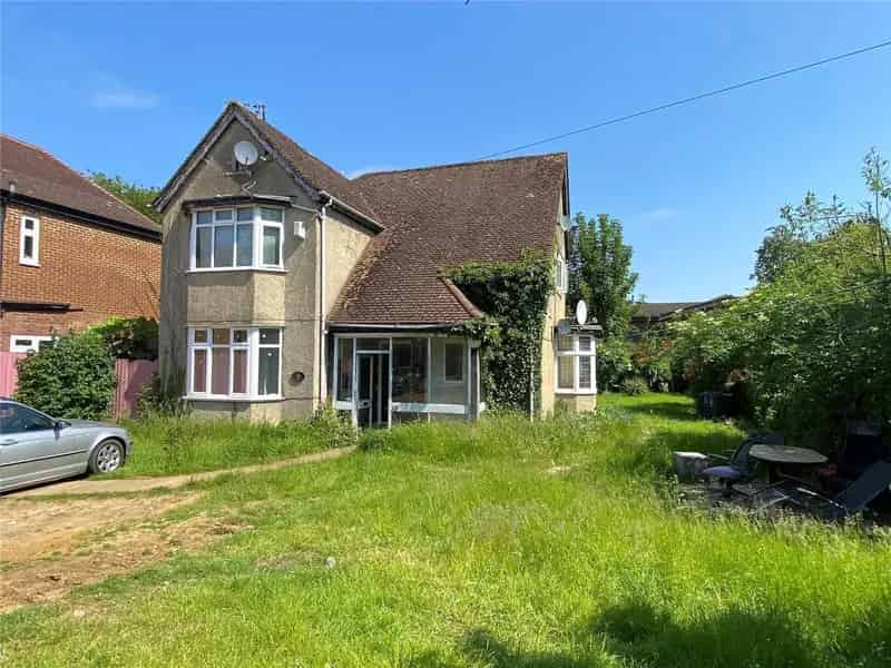 Five Bed Four Bath Detached House Near Banbury Town Centre