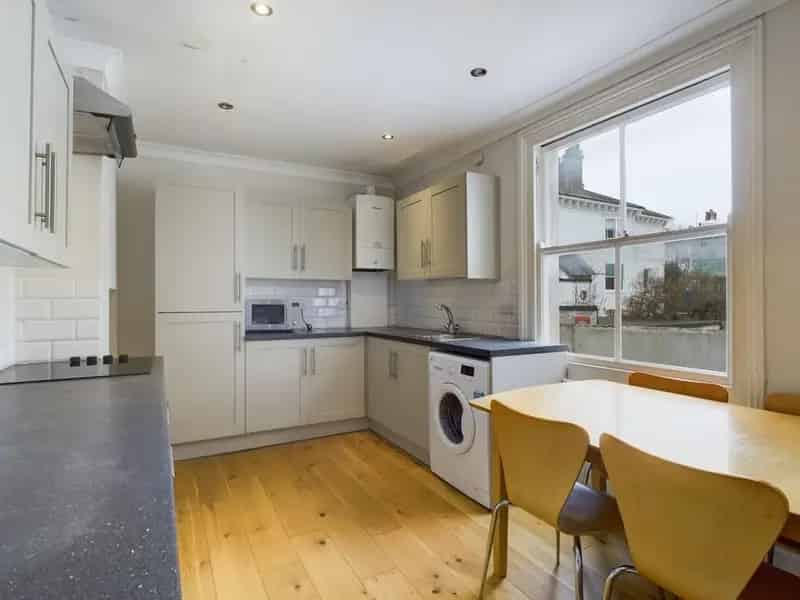 2 Bedroom Flat to Rent in Brighton