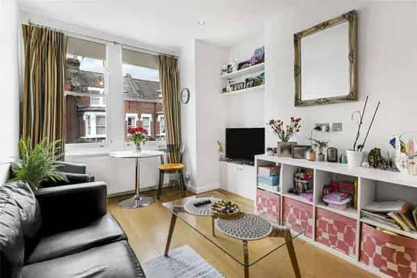 2-Bed Flat Battersea Near Northcote Road and Clapham Junction