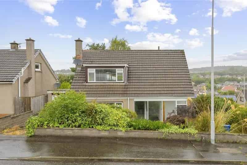 3 Bed House - Detached with 2 Reception Rooms