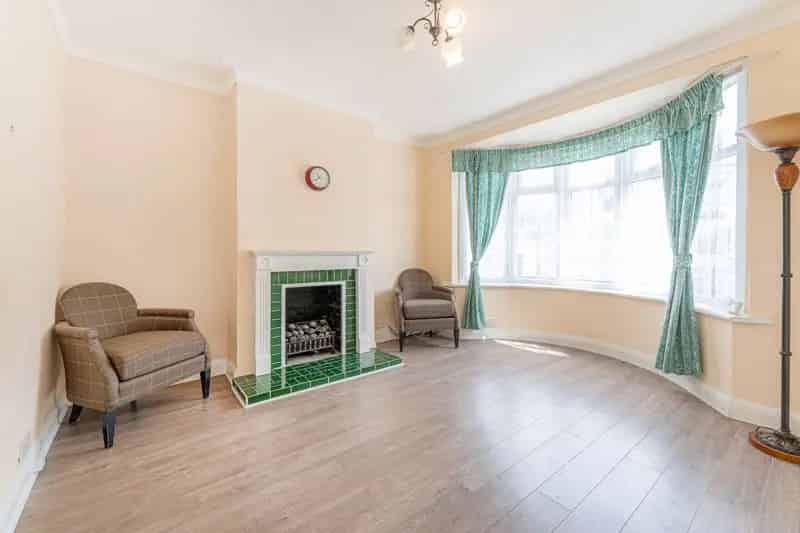 3 Bedroom End of Terrace House for Rent
