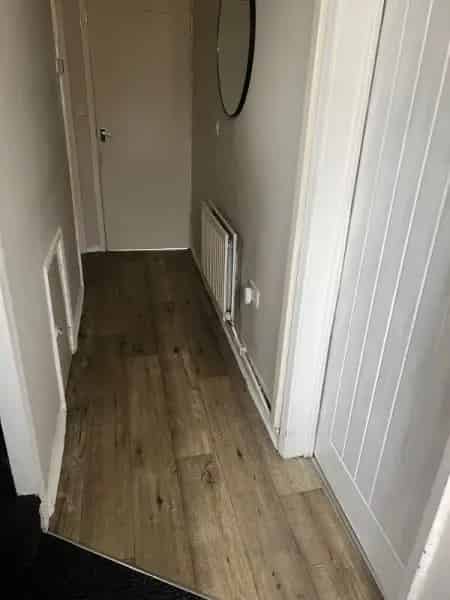 Large 3 Bed Property With Garden and Outbuildings