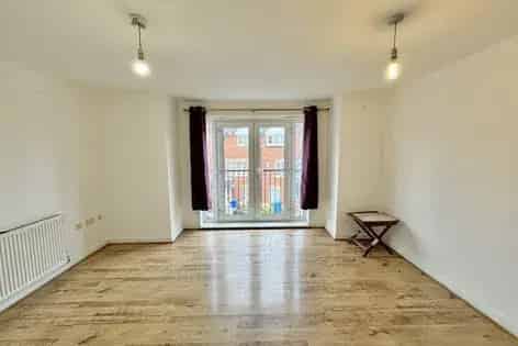 2 Bed Flat Manchester Deanery Court Modern Kitchen Parking