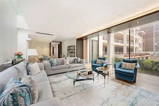 Flat for sale in Buckingham Gate, St. James's, London SW1E