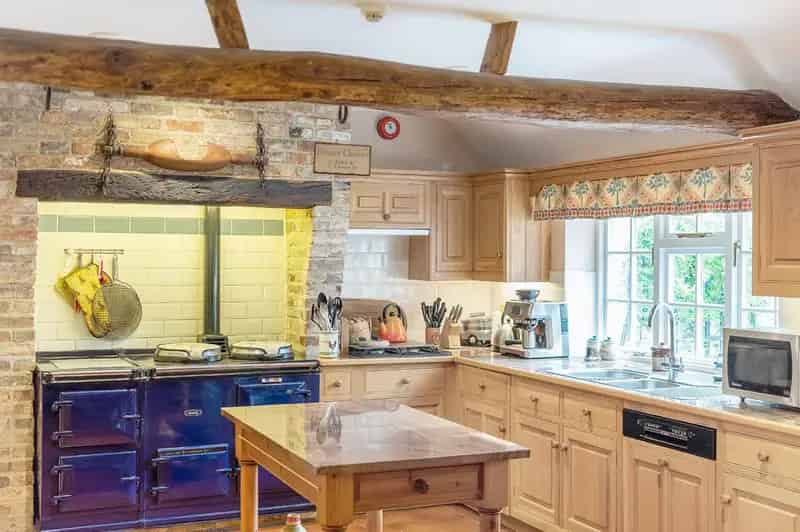 Grade II Listed 4 Bedroom Detached House with 0.35 Acre Garden