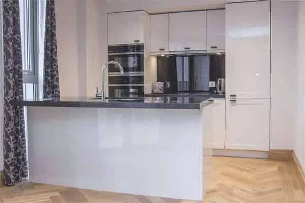 Spacious Apartment with Balcony and Health Spa Access