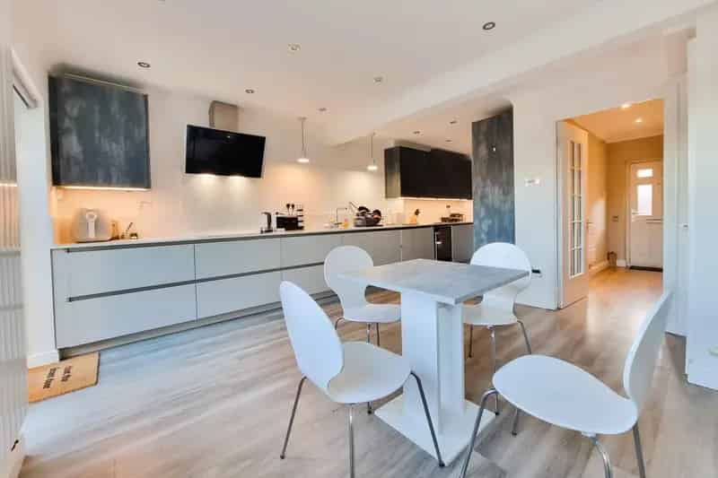3 Bedroom Townhouse Near Camber Dock