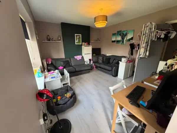 Ground Floor Flat Near Transport Links and Schools