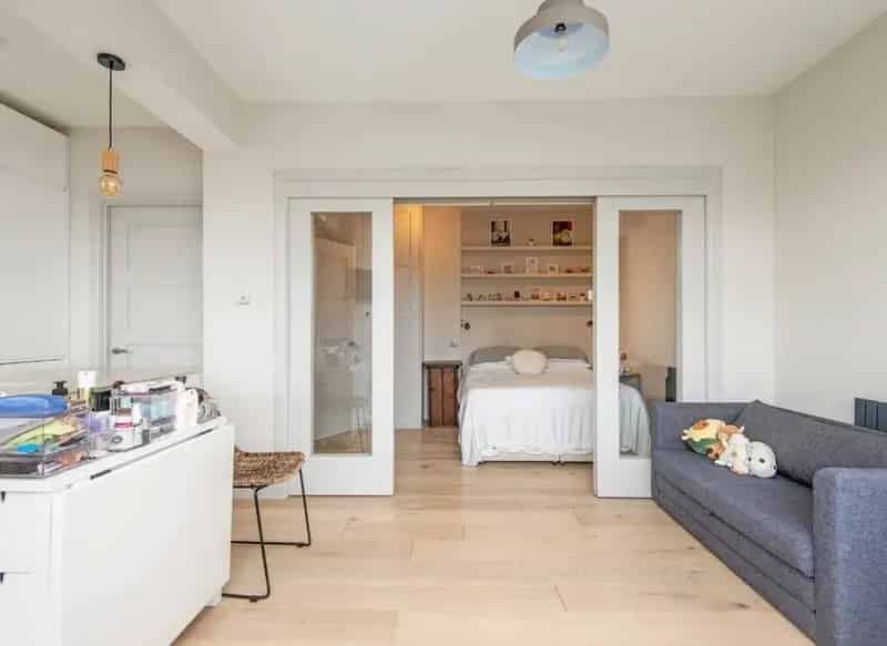 Large Studio Apartment Art Deco Mansion Block Chain Free Long Lease