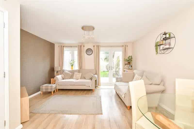 3 Bedroom End Terrace House for Sale