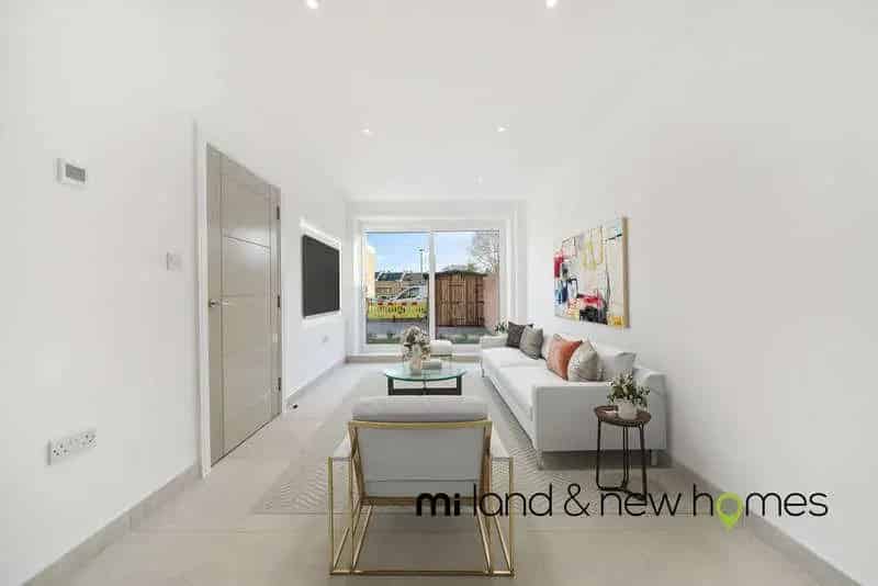 4 Bed House for Sale Chase Side N14