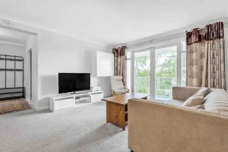 Flat For Sale in London, England