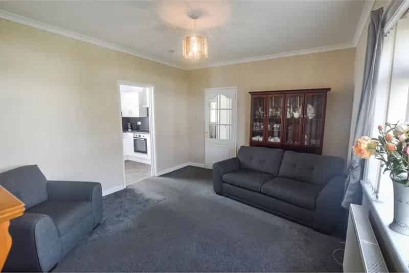 3 Bed Semi Detached House with Modern Kitchen and Bathroom