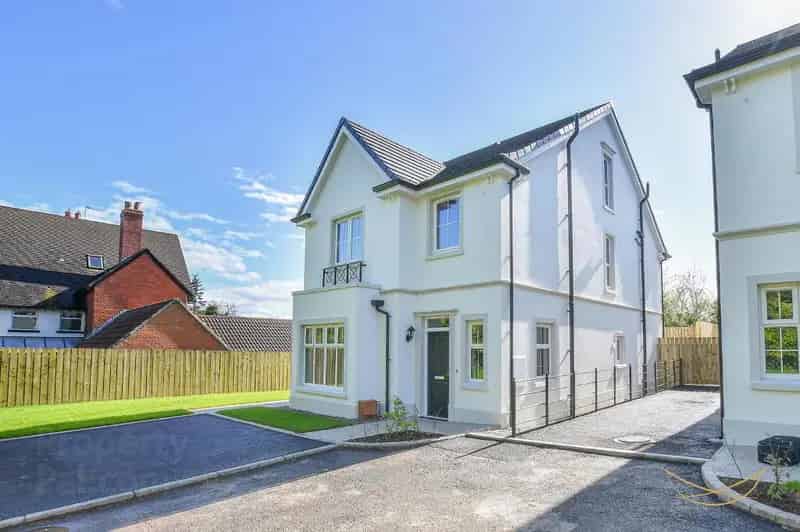 Modern 4-Bedroom Detached Home Greenisland