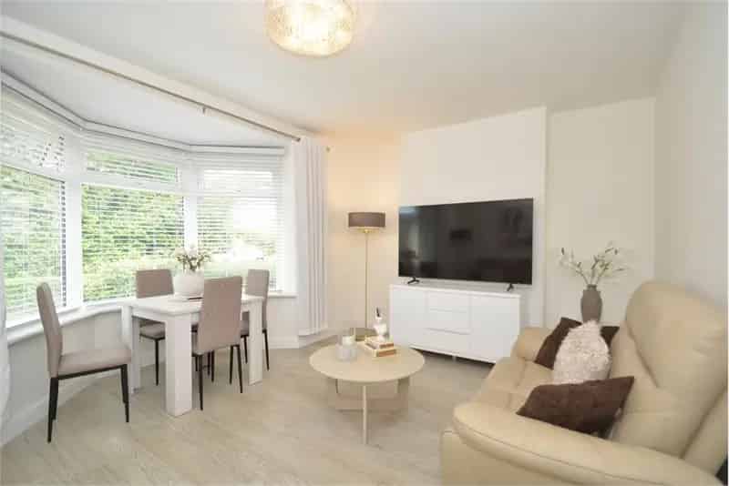 2 Bed Semi-Detached House with 1 Reception Room and Large Garden