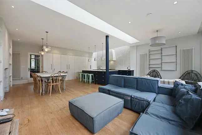 5 Bedroom Semi-Detached House for Sale in Acton W3