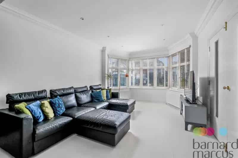 3-Floor House with Loft Conversion Hendon Modern Luxury Family Home