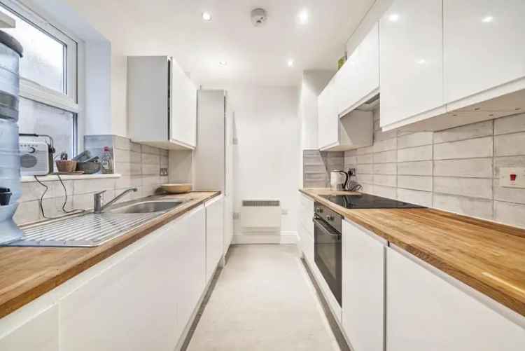 Flat For Sale in London, England