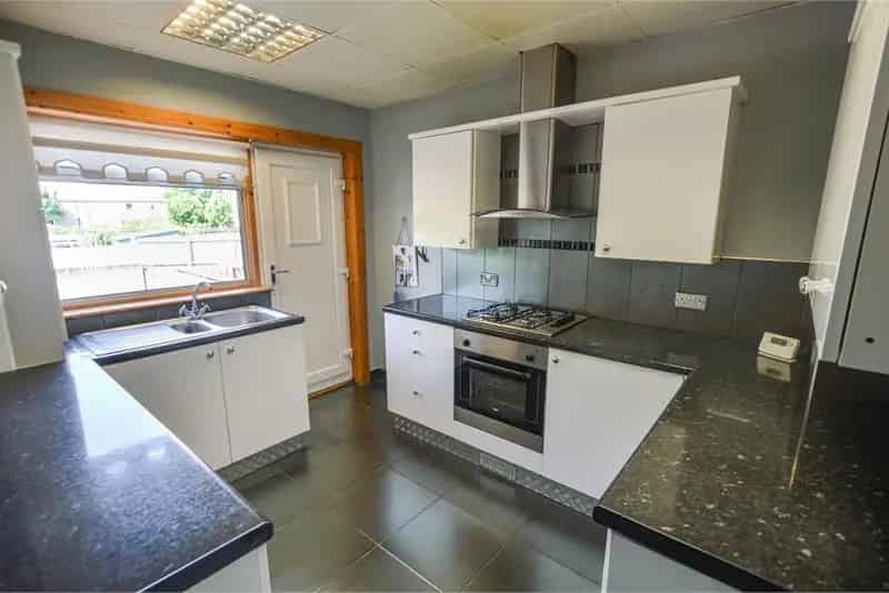 3 Bed Flat Maindoor with 1 Reception Room