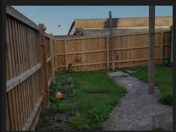 3 Bed House with Garden and Parking