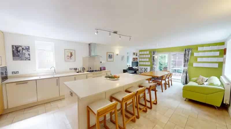 3 bedroom House
 For Sale 
Total Size: 2020 SQ FT