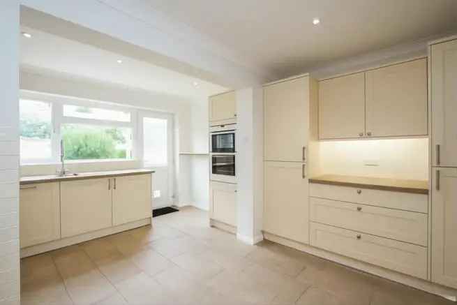 3 Bedroom Detached House For Sale Near Brighton And Eastbourne