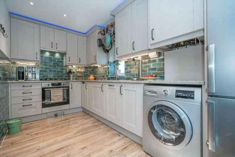 2 bed flat for sale