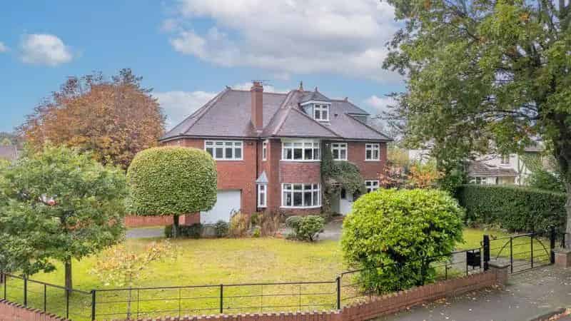 5 Bedroom Detached House For Sale