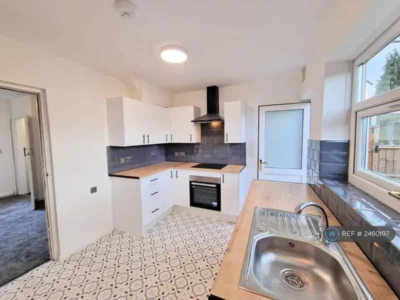 3 Bedroom Terraced House Near City Centre No Fees