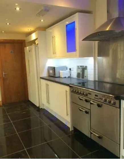 6 Bedroom Terraced House for Sale Investment Opportunity