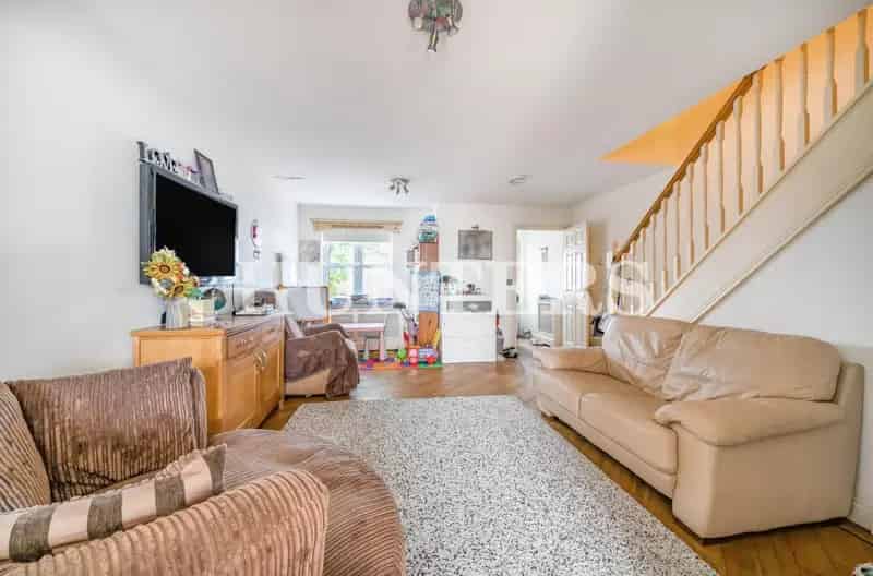2 Bedroom House For Sale Hornchurch