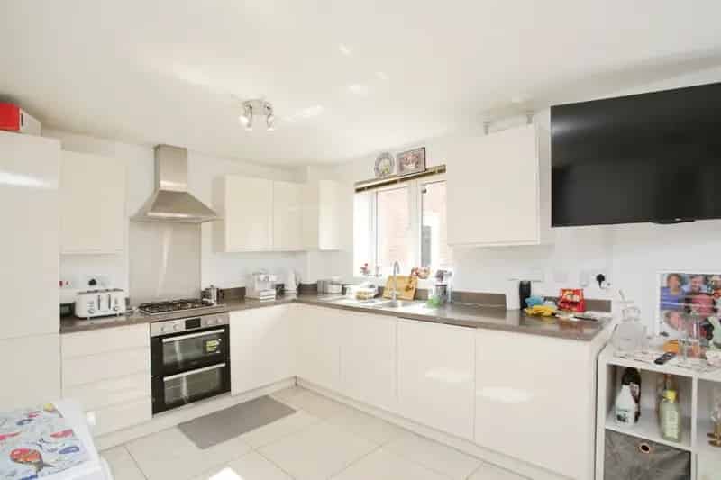 Four Bedroom Detached Family Home Near Town Centre