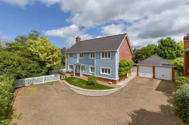 5 Bedroom Detached House for Sale Lakeside Views