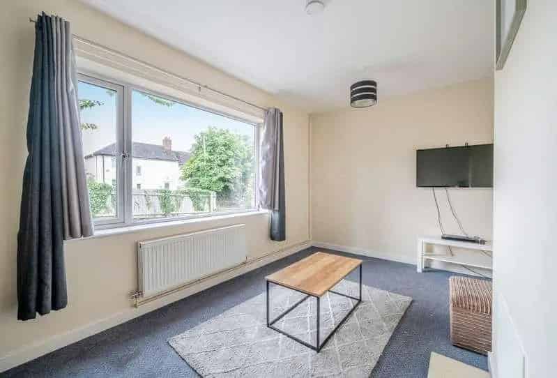 3 Bed House For Sale - Stroud - Modernisation Opportunity