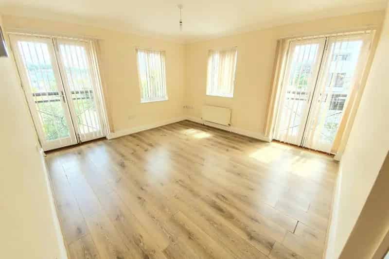 3-Bedroom River View Apartment with Parking and Balcony