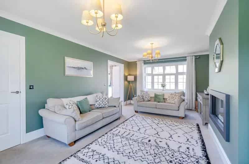 4 Bedroom House For Sale in Horsforth Vale