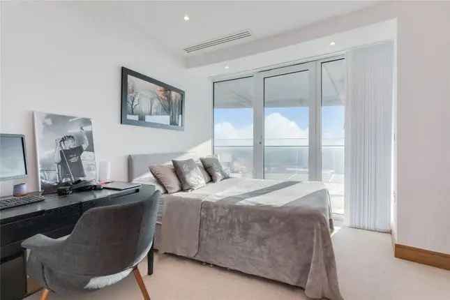 Flat for sale in Arena Tower, 25 Crossharbour Plaza E14