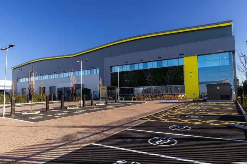 Croydon Sustainable Warehouse 107770 sq ft - 850 kVA Power
