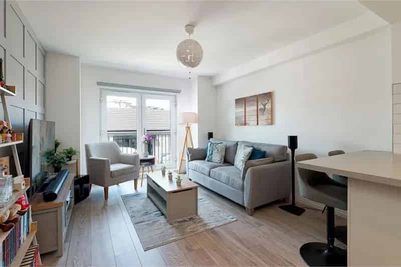 2 Bed Flat First Floor 1 Reception Room Near Neilston Road