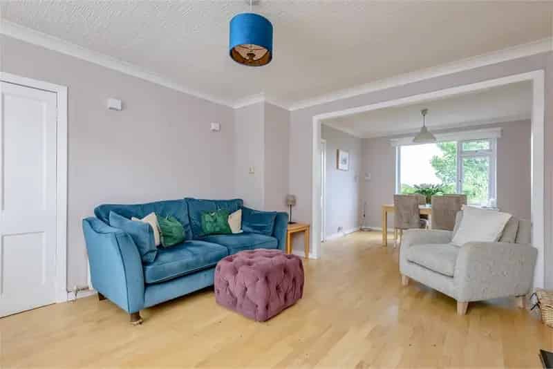 3 Bed Semi-Detached House with 2 Reception Rooms and Garage