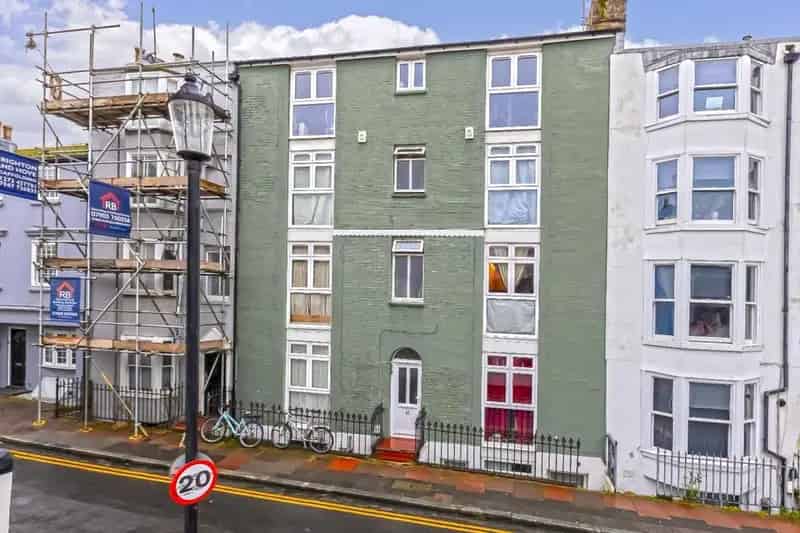 7 Bedroom Terraced House - Ideal Investment Opportunity