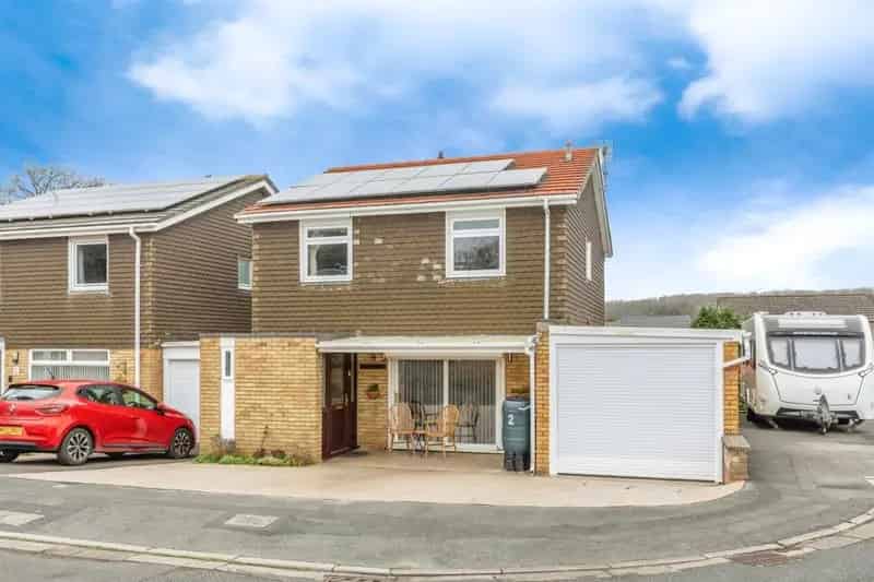 4 Bedroom Family Home in Quiet Cul-de-Sac